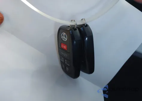 2025 Toyota Sienna Xle z USA, uszkodzony, nr VIN 5TDJSKFC5SS200514